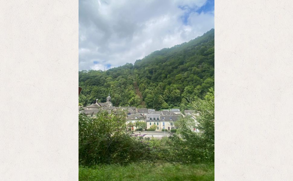 Belle maison de montagne dans une village des Pyrenees